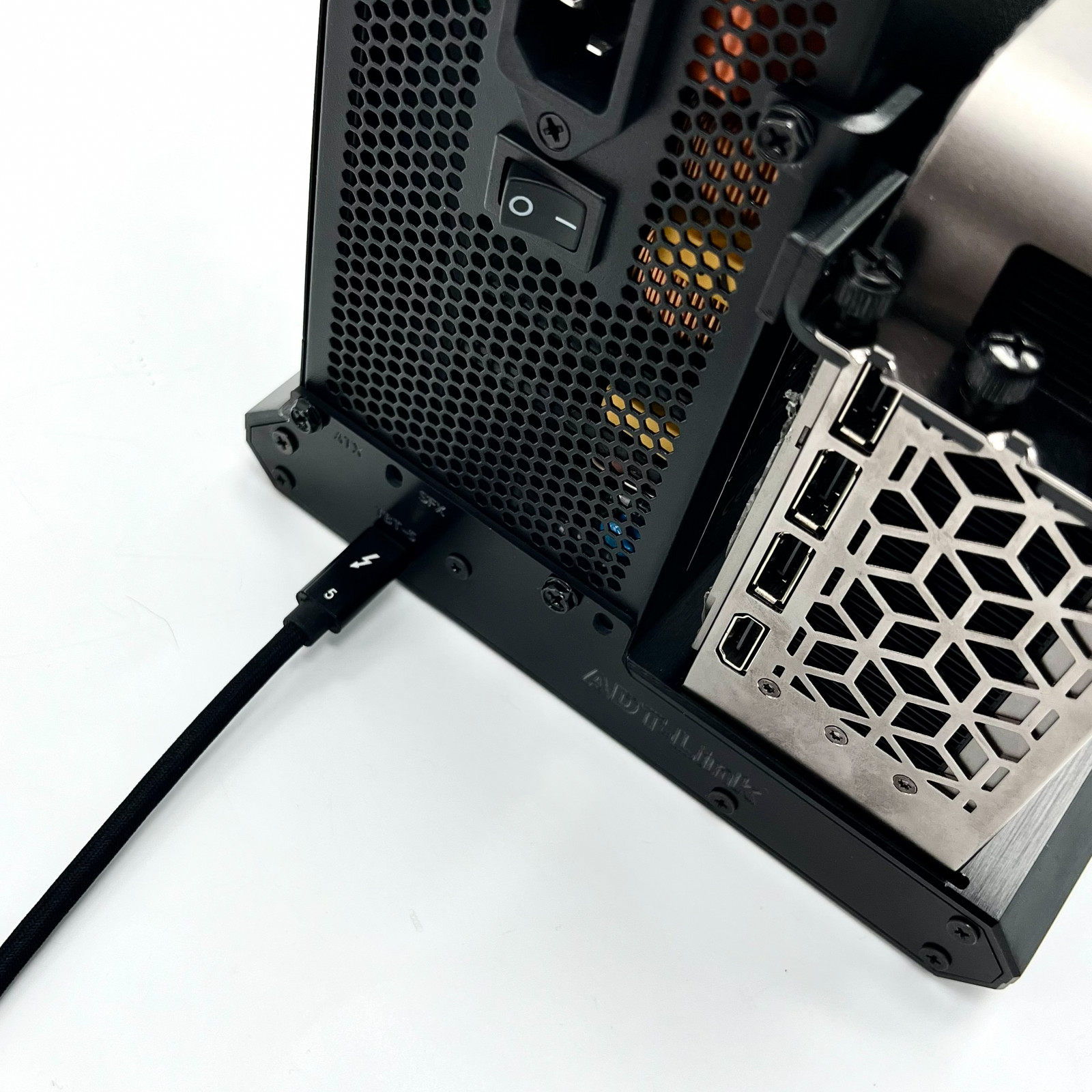 Dock GPU esterno ADT Thunderbo - Thunderbolt 4 External Gpu Enclosure recensione e prezzo